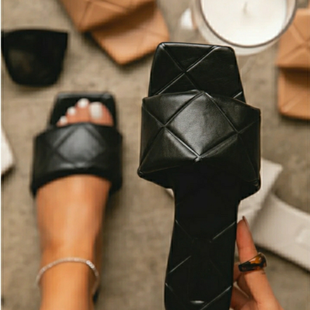 Miss Lola Black Flat Slides